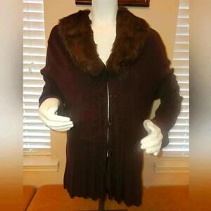 Michelle Nicole size XL color brown.